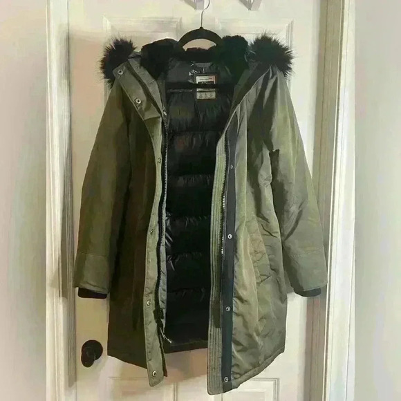 Abercrombie & Fitch Ultra hooded Winter Parka size small. - Picture 3 of 8